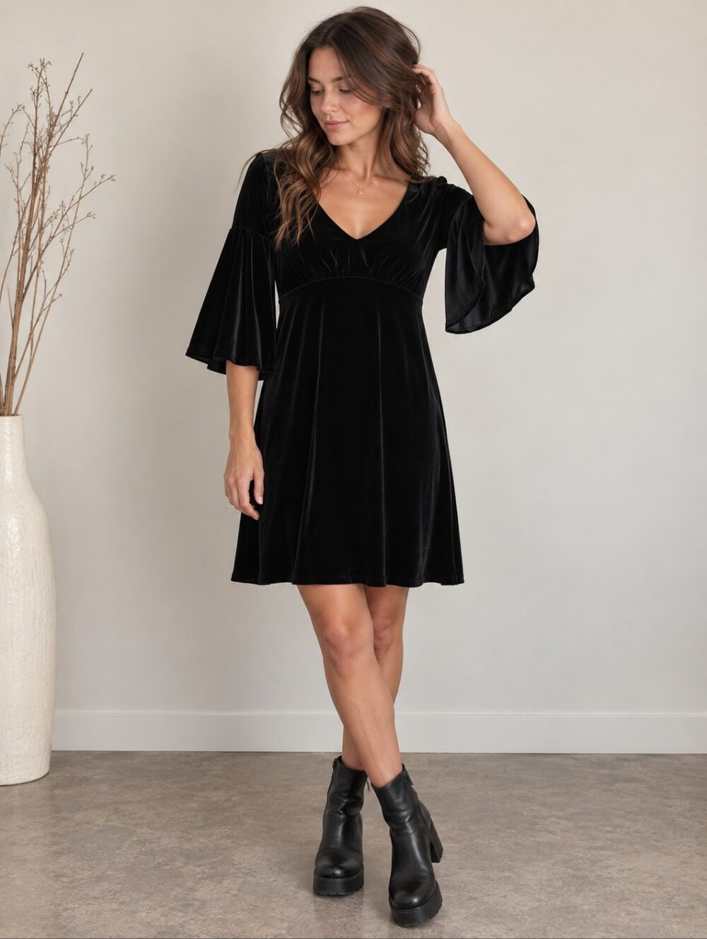 🖤 Velvet bell sleeved dress